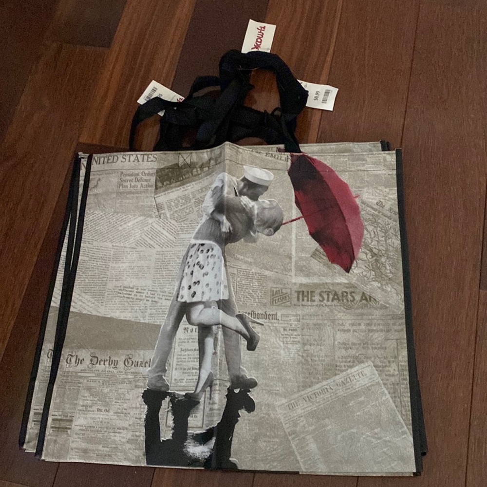 NWT tjmaxx reusable bag sailor kissing lady 3 bags